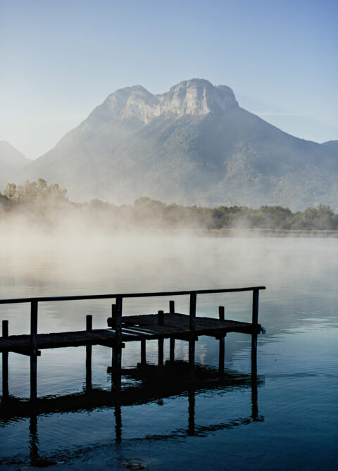 Stay between Lake and Mountain