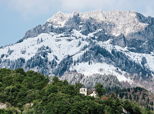 stay between lake and mountains, gift Auberge du Père Bise, Lake Annecy