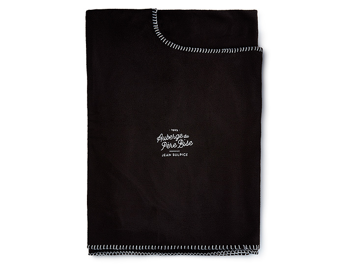 poncho-noir-auberge-du-pere-bise