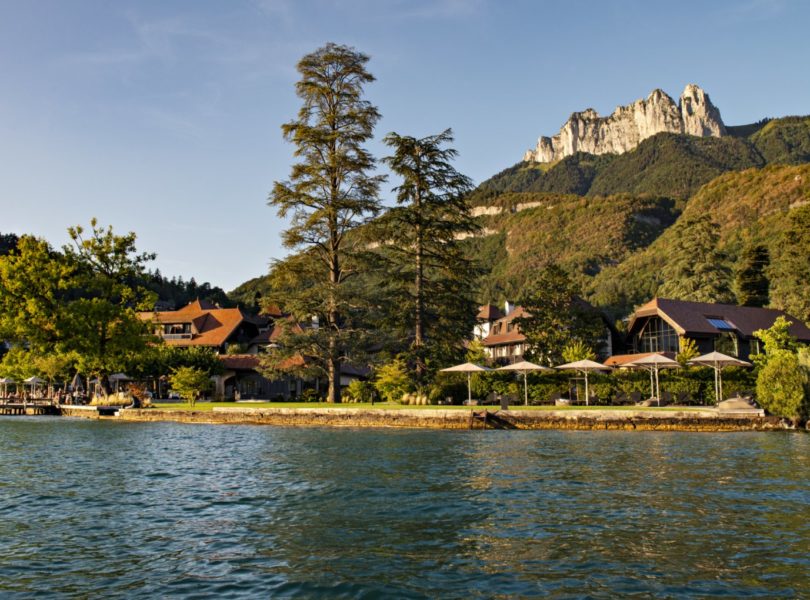 Auberge du Père bise, lac et montagne