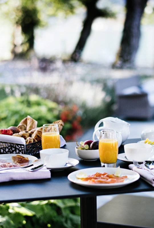 petit déjeuner au bord du lac d'Annecy