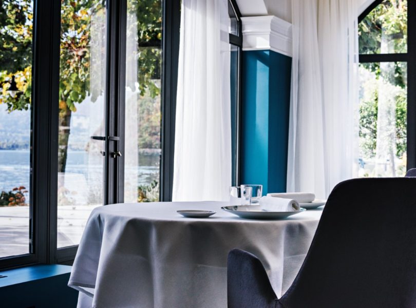 table gastronomique avec vue lac d'Annecy