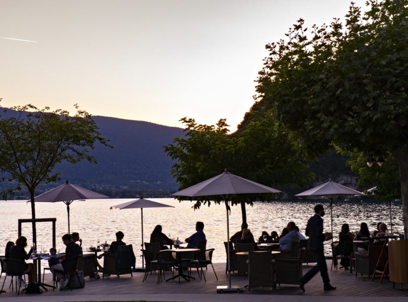 terrasse du bar lac d'Annecy